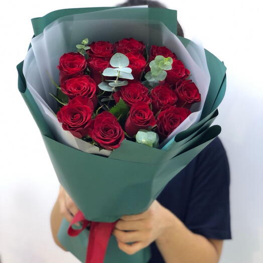 15 красных роз
