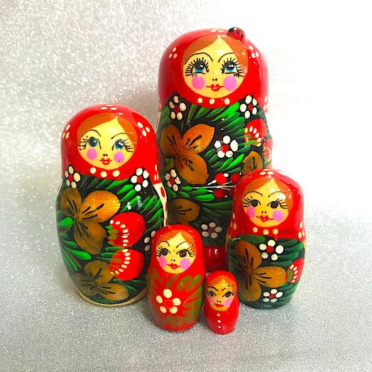 Матрёшка красная с божьей коровкой