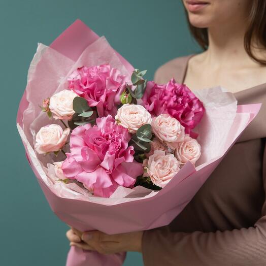 Pienso en TI. Ramo con arbustos y rosas francesas
