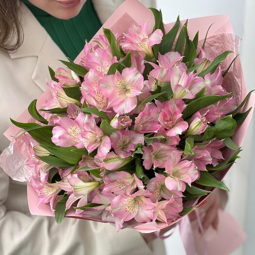 9 розовых альстромерий
