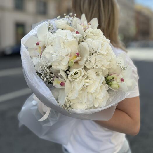 Bouquet of white flowers (Hydrangea, orchid)