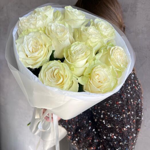 Моно букет из 11 белых роз