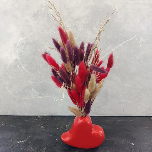 Композиция из сухоцветов в вазе