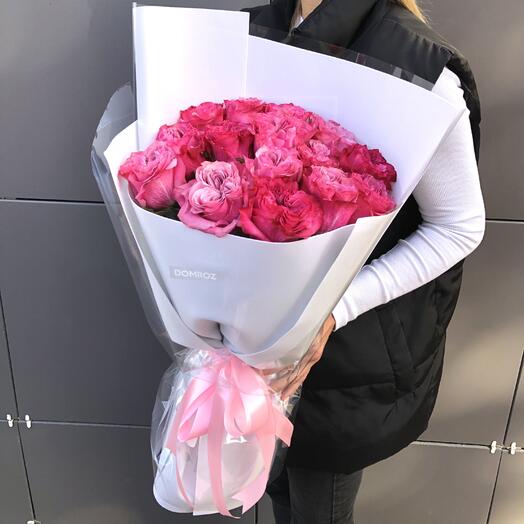 Ramo de 15 rosas brillantes en forma de Peonía Ecuador