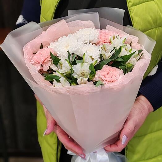 Букет кустовая хризантема, диантусы и альстромерия 💞