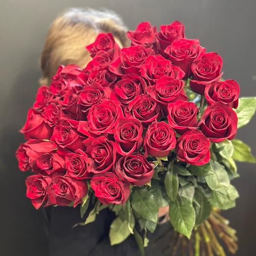 35 красных роз 🌹