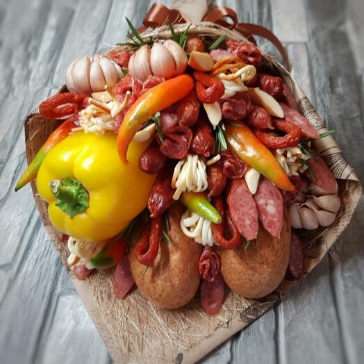 Букет закусок в конвере