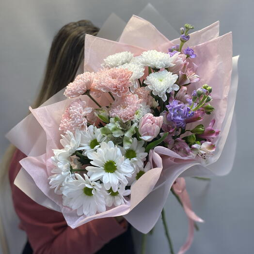 Букет альстромерия,хризантема кустовая,Матиолла ароматная,тюльпан