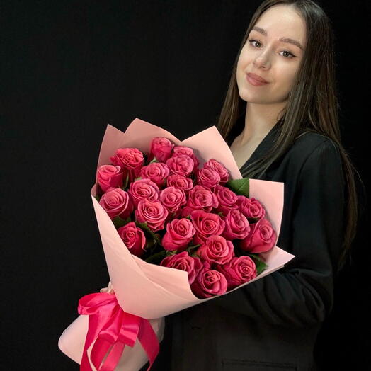 Букет 25 розовых роз (мб 282)