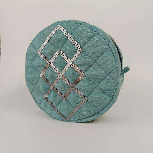 Косметичка ручной работы, круглая, с вышивкой