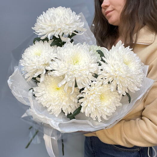 Букет из 7 белых одноголовых хризантем