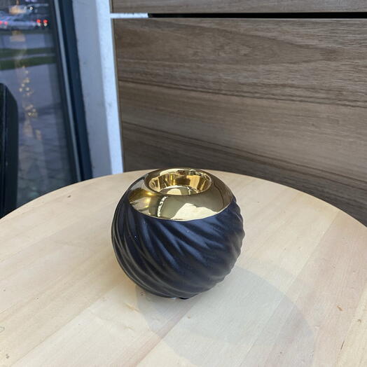 Black and gold candleholder