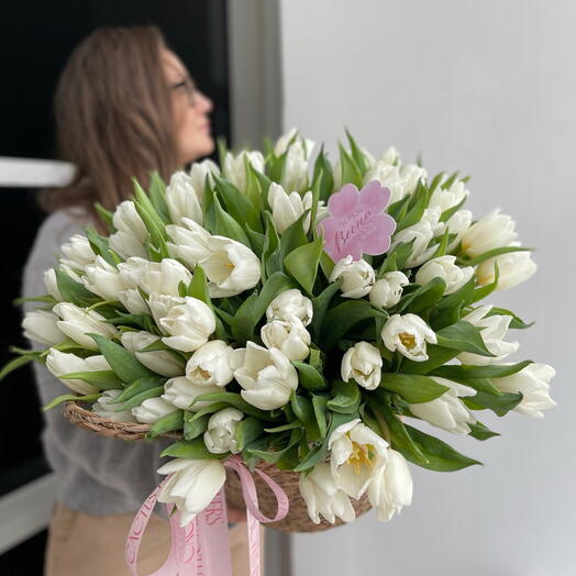 «Ты моя Весна» 51 тюльпан в ротанговой корзине (цвет может меняться по согласованию)