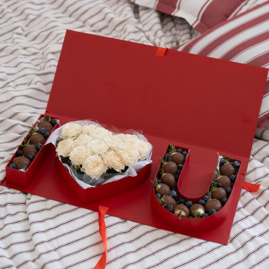 Коробка клубника в шоколаде с розами I love you