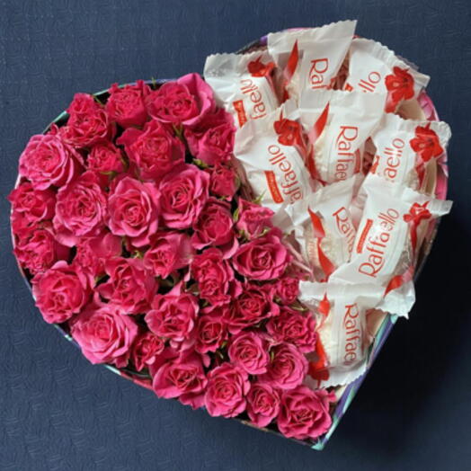 Сердце с розами и рафаэлло большое