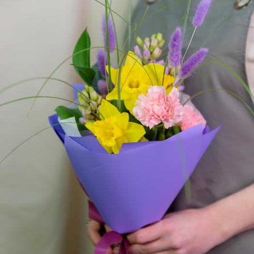 Авторский букет "Весенний привет" с нарциссами и гиацинтами