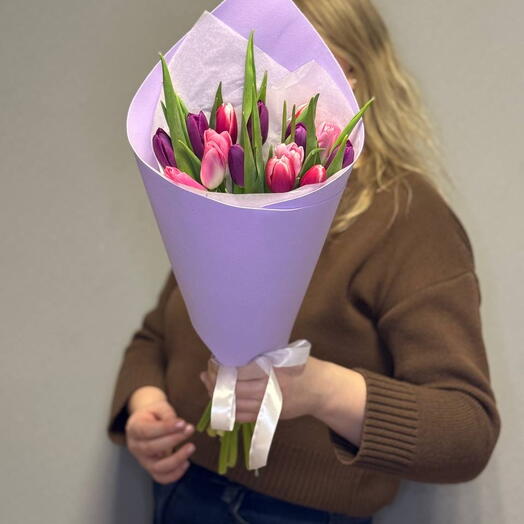 Кулёк с тюльпанами
