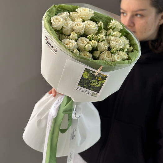 Букет из белой кустовой розы Беларусь