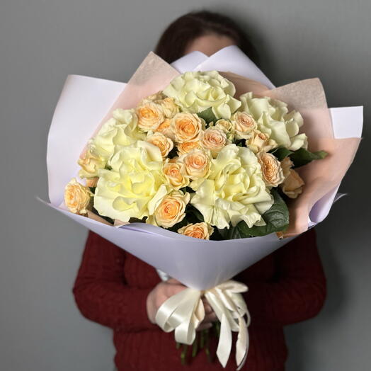 Bouquet with bush and Ecuadorian roses
