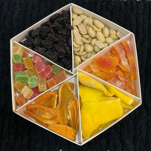 Подарочный набор сухофруктов с арахисом к 8 марта