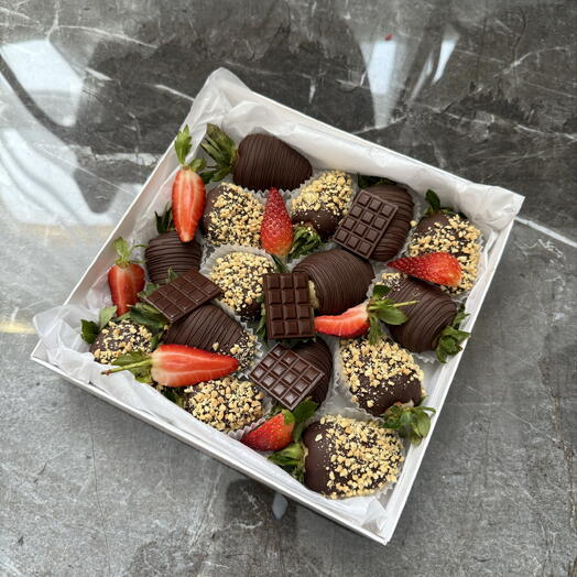 Клубника в шоколаде (шоколад темный Callebaut)