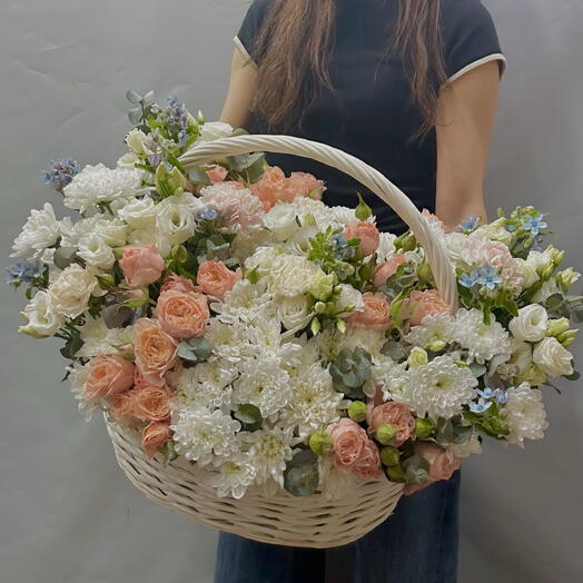Цветы в корзине (хризантема, Роза, оксипеталум,эустома)