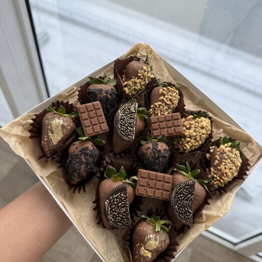 Клубника в шоколаде (ассорти 12 шт) 🍓🍫