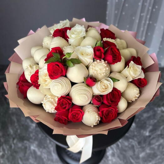 Ruby   Ivory Rose Chocolate Bouquet