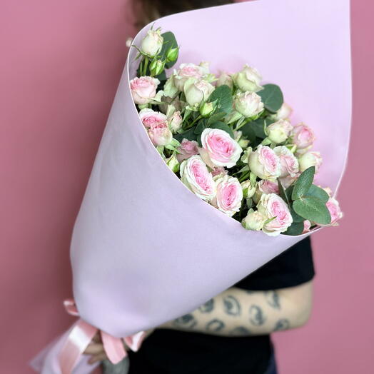 Букет 7 кустовых роз с эвкалиптом🌸