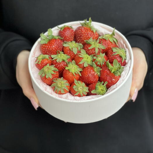 Вкусная клубника в коробке