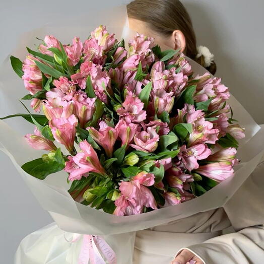 Букет из розовой альстромерии 💞