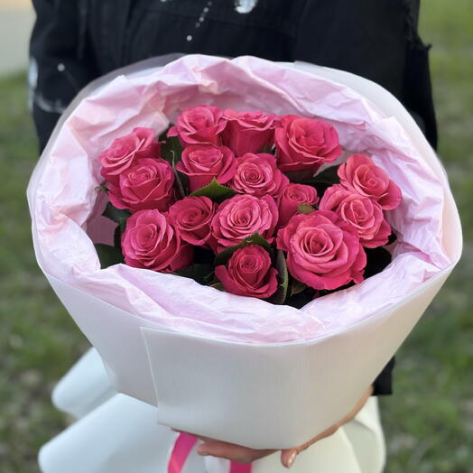 15 розовых роз нежный букет Лара