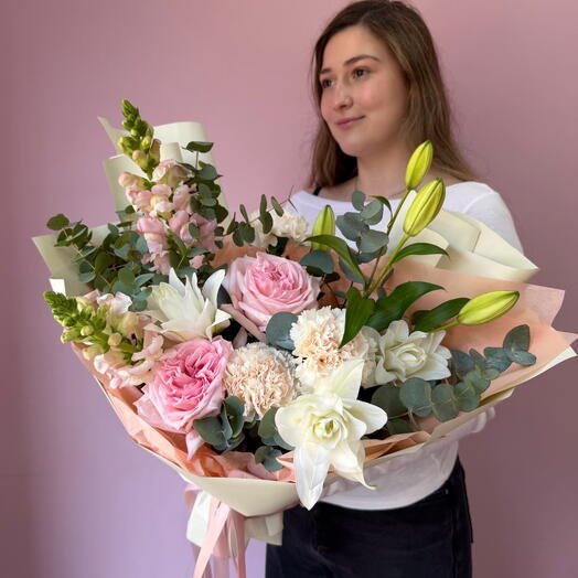 Авторский букет из ароматной пионовидной розы и лилии 💗