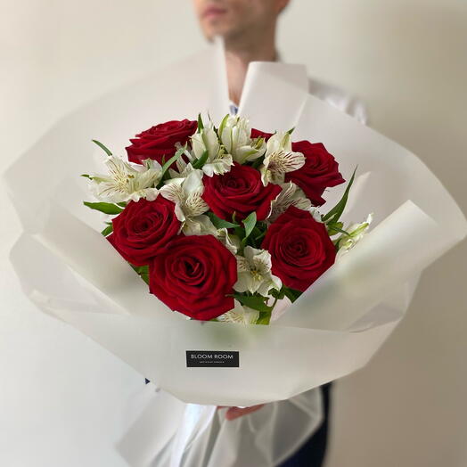 🌿🌹Микс красной розы и альстромерии «Bloom room»