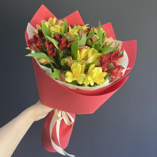 Яркий микс из альстромерии
