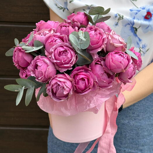 Композиция из кустовых роз