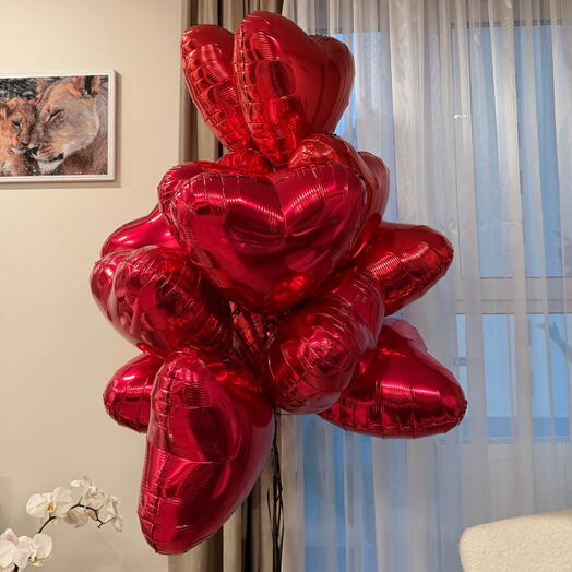 Фонтан из 14 сердец