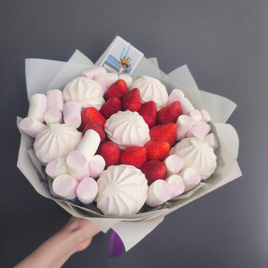 Букет «Зефирная мечта с клубникой»🍓