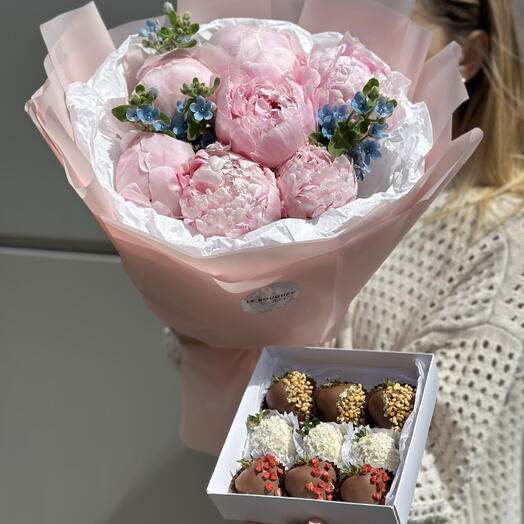 🍓Клубника в шоколаде и пионы розовые с незабудками🩷
