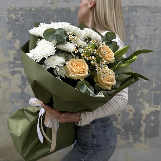 Букет 💐 с ромашкой, хризантемой, розой и лилией