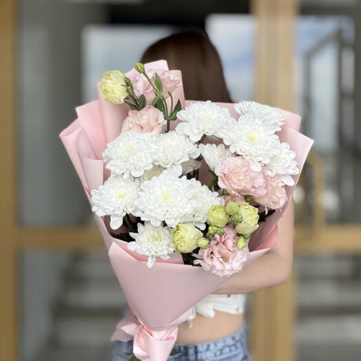 Букет «теплый вечер Питера» 🌸 с кустовой хризантемой и нежно-розовой эустомой