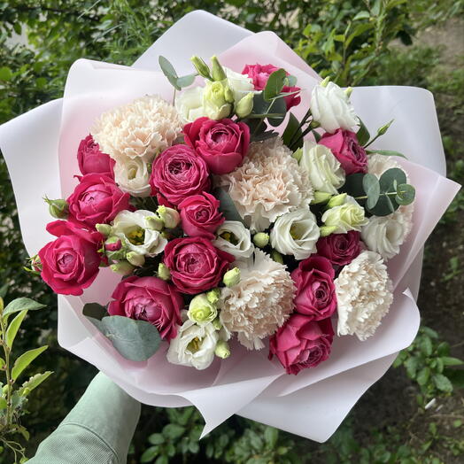 Малиновый десерт из Роза кустовая, диантус, эустома, эвкалипт