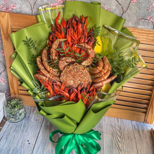 Морской трофей— мужской съедобный букет с крабом и раками