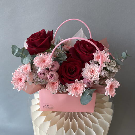 Маргарита 🌹 яркая композиция с красными розами, хризантемами, кустовой пионовидной розой