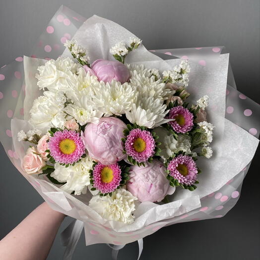 Сборный букет «Ароматная любовь» с пионами, астрами, диантусами 💕