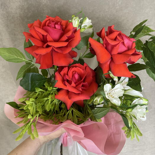 Букет 💐 с французской розой и альстромерией