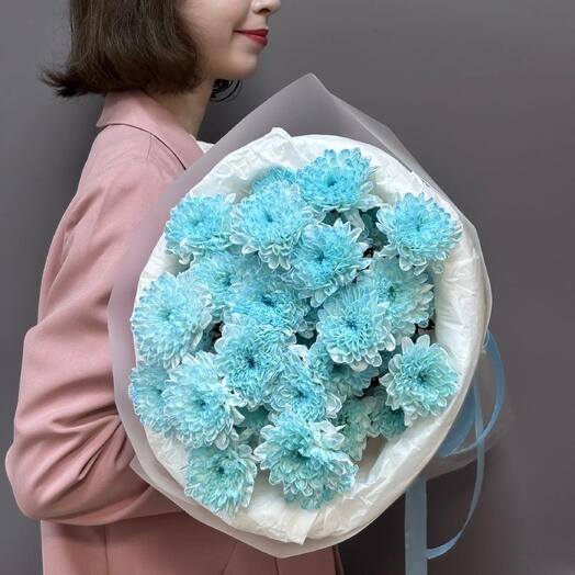 Букет из голубых хризантем