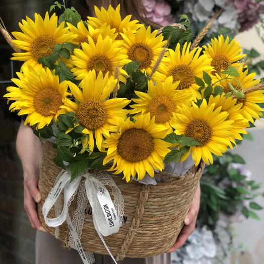 🌻🌻🌻Большая плетеная корзина с подсолнухами и колосками пшеницы