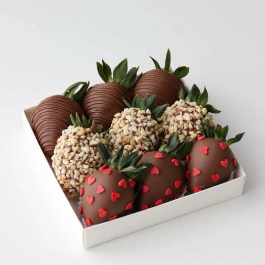 Набор из 9 клубник в молочном шоколаде Callebaut