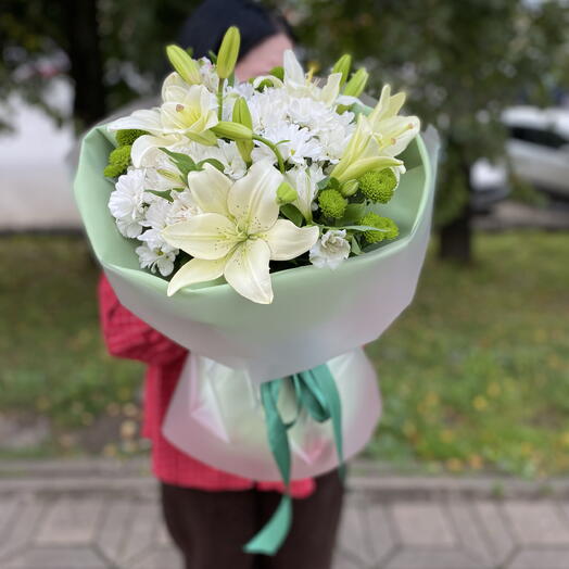 Нежный букет с лилией